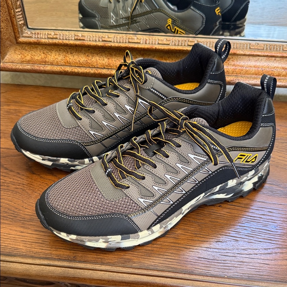 New-FILA Evergrand TR Men's Olive green/brown sneakers-Black/Yellow ties-Size 11